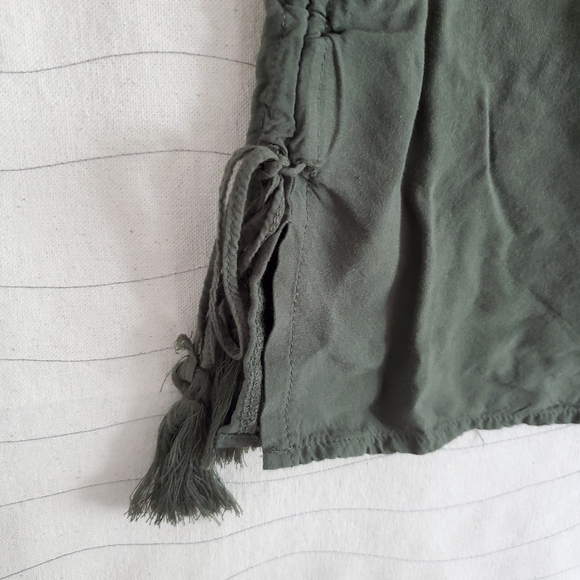 Time and Tru Womens Boho Embroidered Top Olive Flutter Sleeve Tassel Ties Sz S - Picture 7 of 7